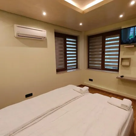 Chan Krum With Sauna & Jacuzzi In Center Апартаменты *