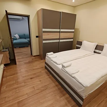 Апартаменты Chan Krum With Sauna & Jacuzzi In Center