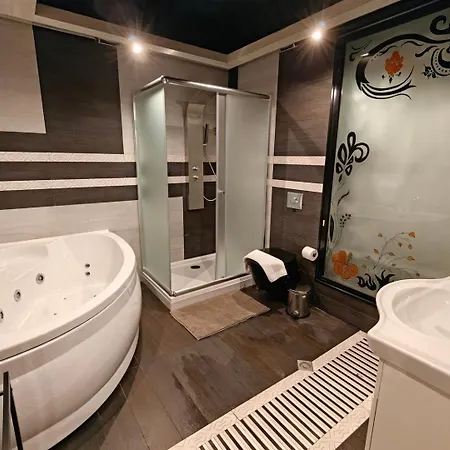 Апартаменты Chan Krum With Sauna & Jacuzzi In Center