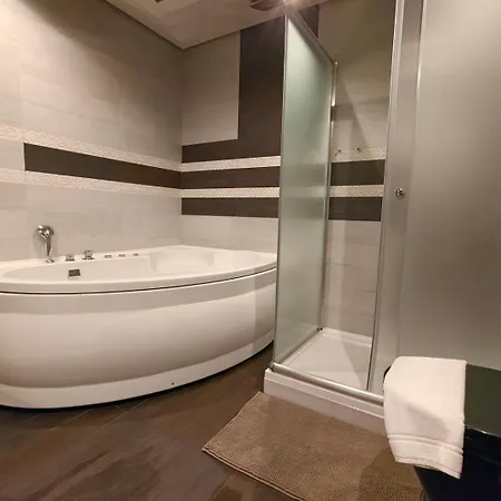 Chan Krum With Sauna & Jacuzzi In Center *